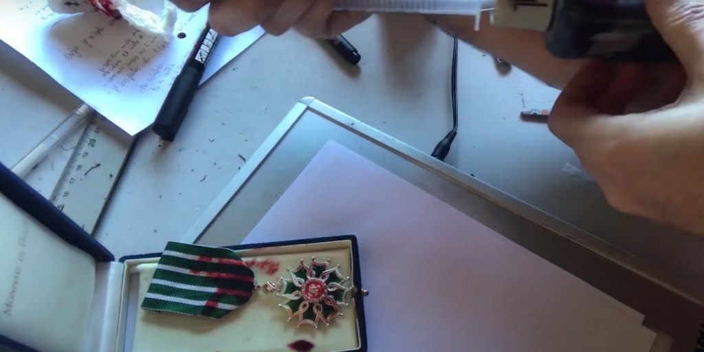 « Je continue à trier les déchets en jetant le ministère de la culture. »  Le point de rupture entre le gouvernement et les&nbsp;auteurs.